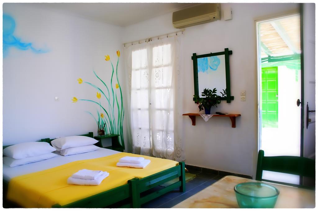 Georgios Milos Adamantas  Room photo