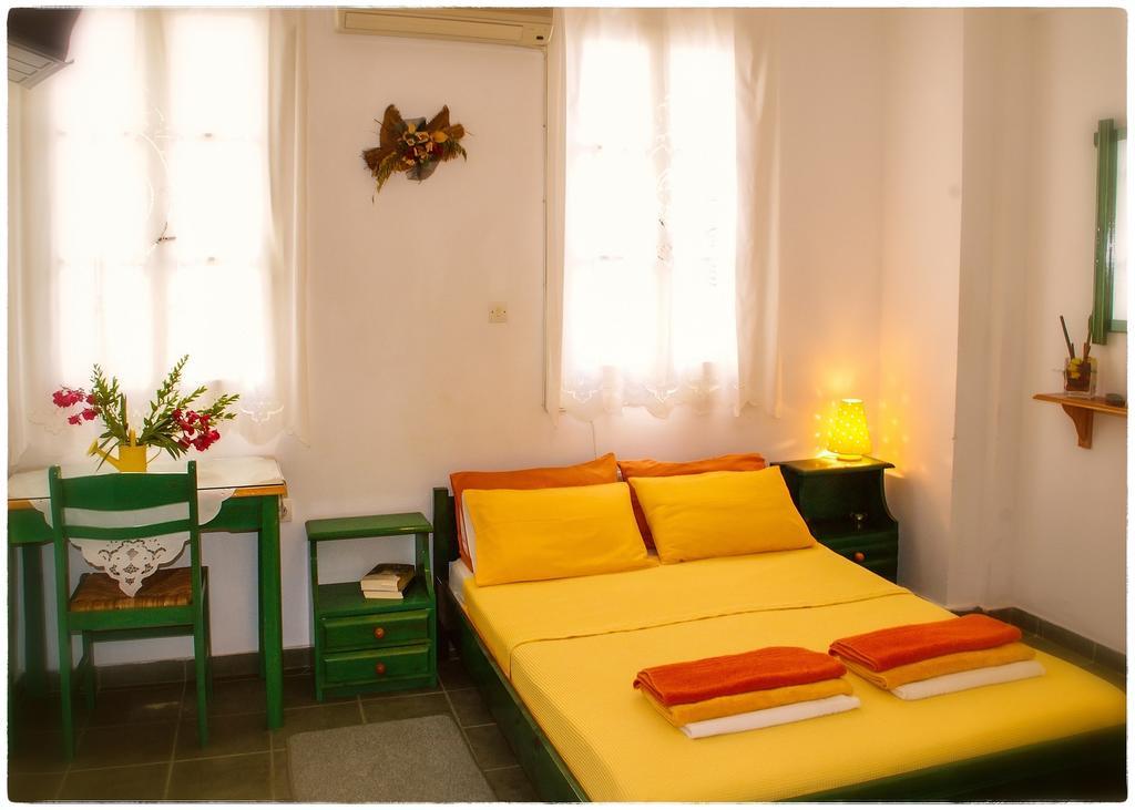Georgios Milos Adamantas  Room photo