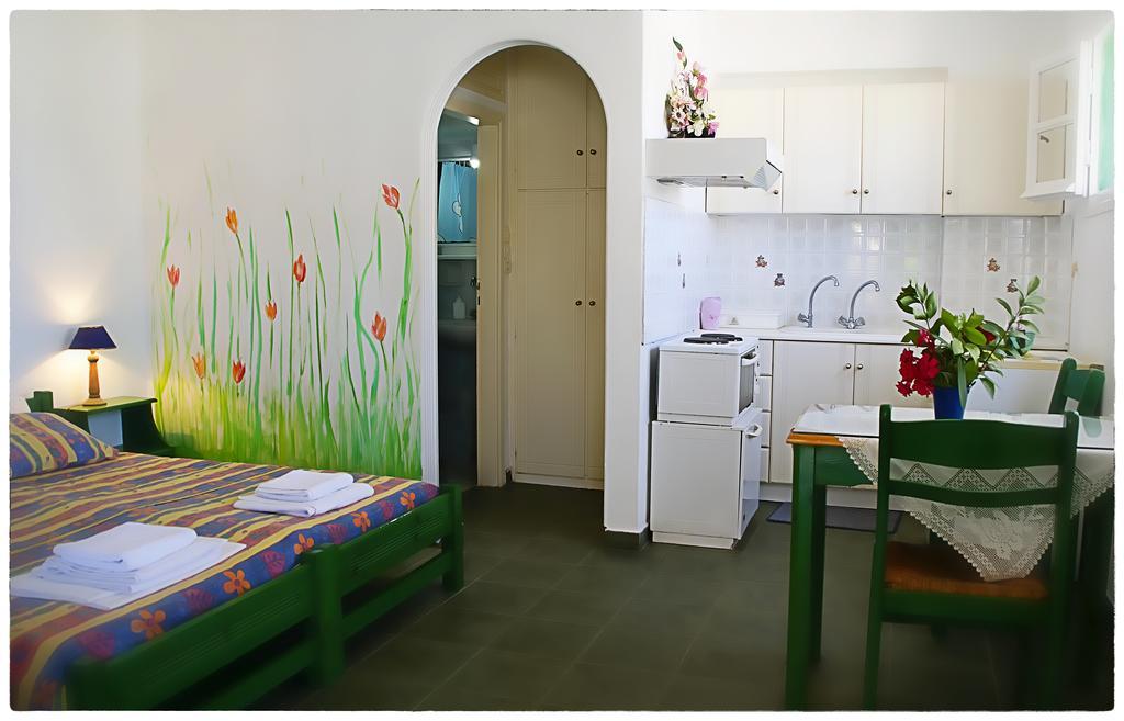 Georgios Milos Adamantas  Room photo